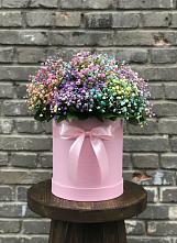 Цветочная композиция из Гипсофила и Розы в шляпной коробке в Ярославском