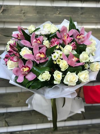 Букет цветов из: Розы и Хризантемы в Ярославском