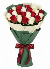 Букет Микс из красных и белых роз в Ярославском