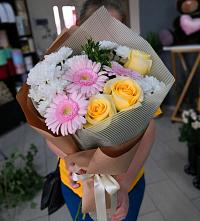 Букет цветов из:  Герберы, Розы и Хризантемы в Ярославском