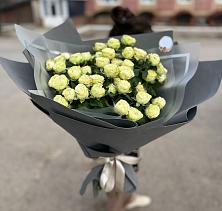 Букет Белые кустовые розы Солинеро в Ярославском