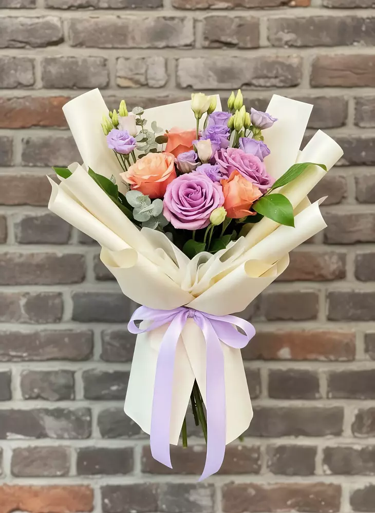 Букет цветов из: Лизиантусы и Розы в Ярославском