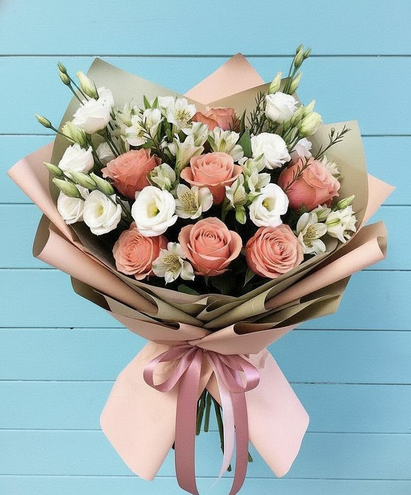 Букет цветов из: Розы, Альстромерии и Лизиантусы в Ярославском