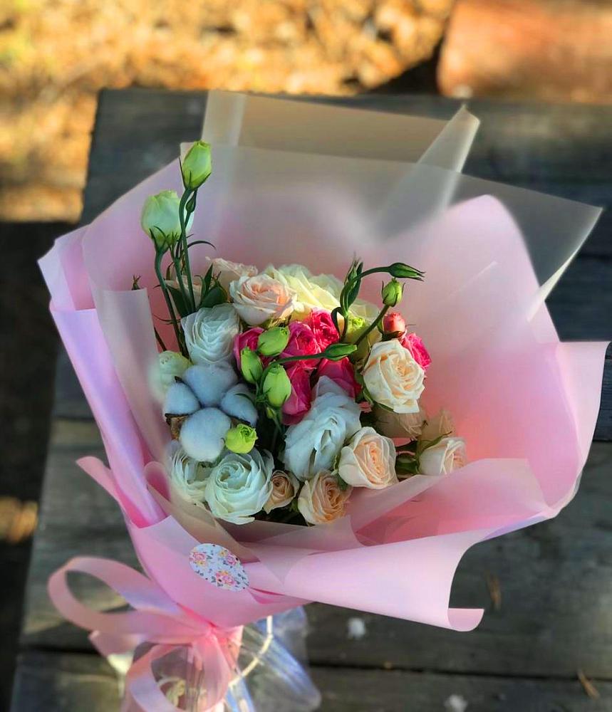 Букет цветов из: Розы и Лизиантусы в Ярославском