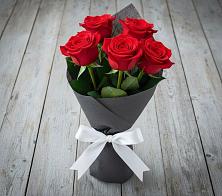 Букет 5 Красных роз Эдлесс Лав в Ярославском