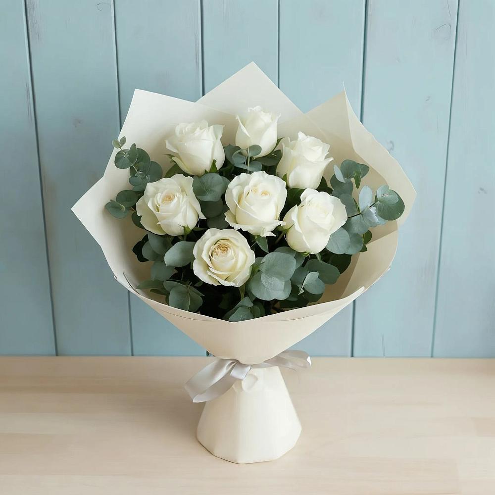 Букет Белые розы в Эвкалипте в Ярославском