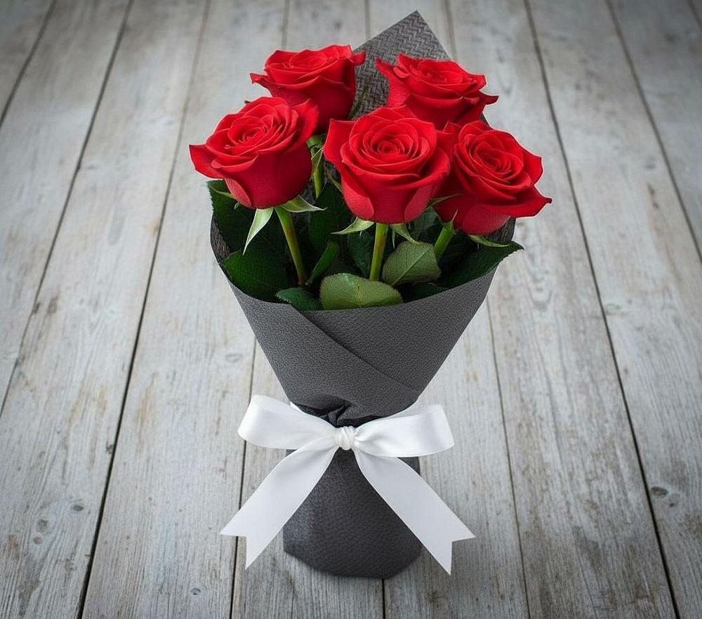 Букет 5 Красных роз Эдлесс Лав в Ярославском