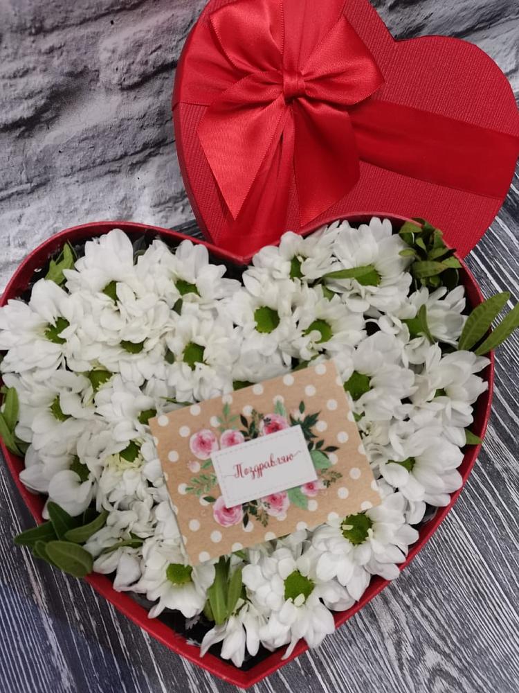 Цветочная композиция из Хризантемы в виде сердца в Ярославском