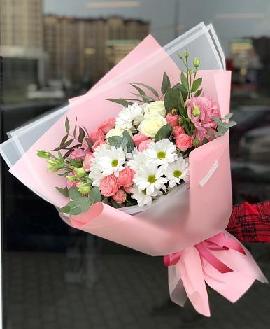 Букет цветов из: Розы, Лизиантусы и Хризантемы в Ярославском